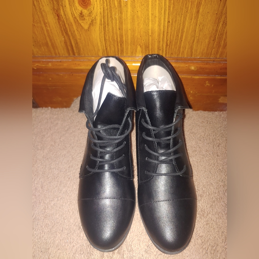 Gloria Vanderbilt Black Booties 8.5